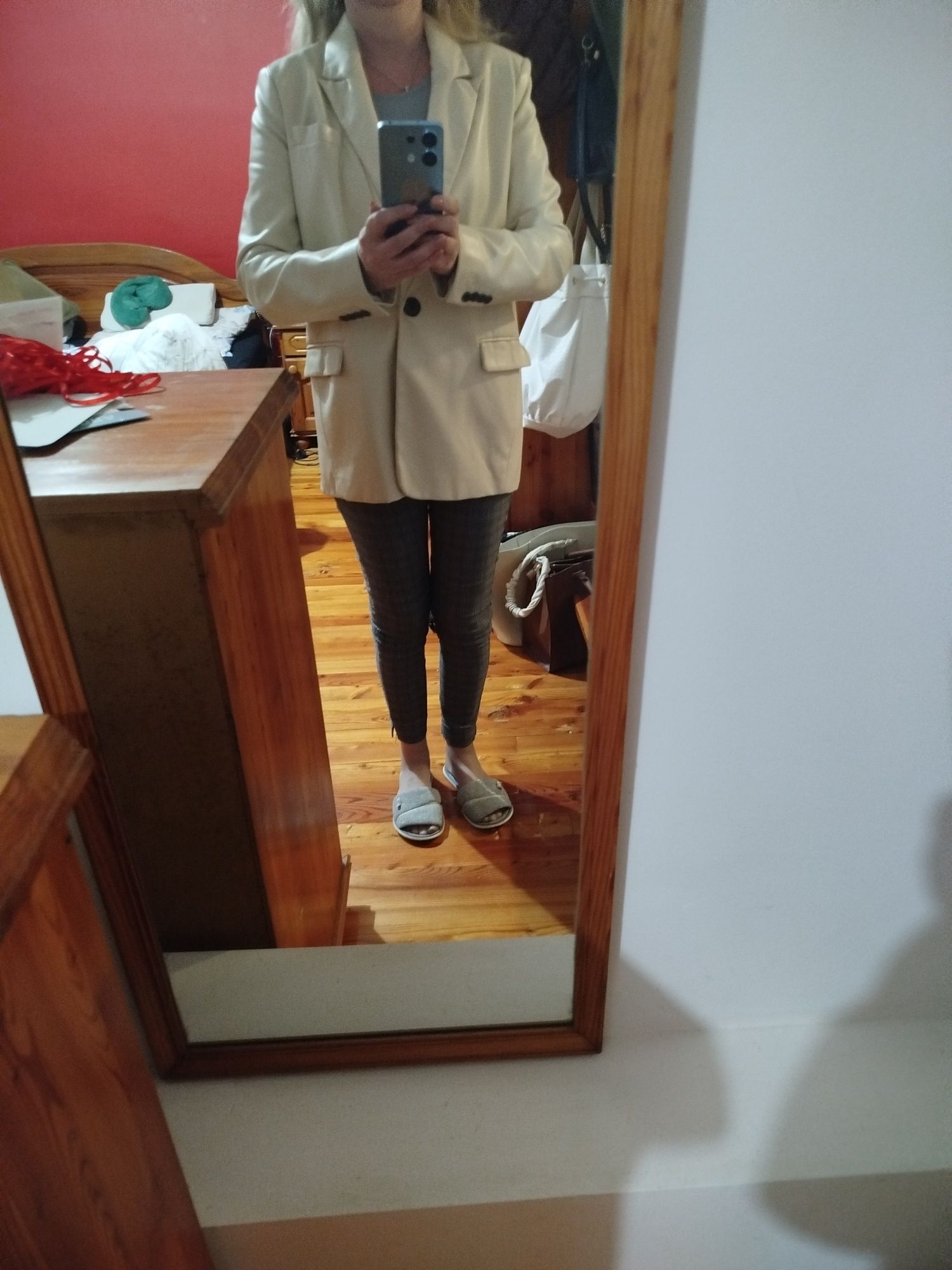 Oversize marynarka z eko skóry. Stradivarius