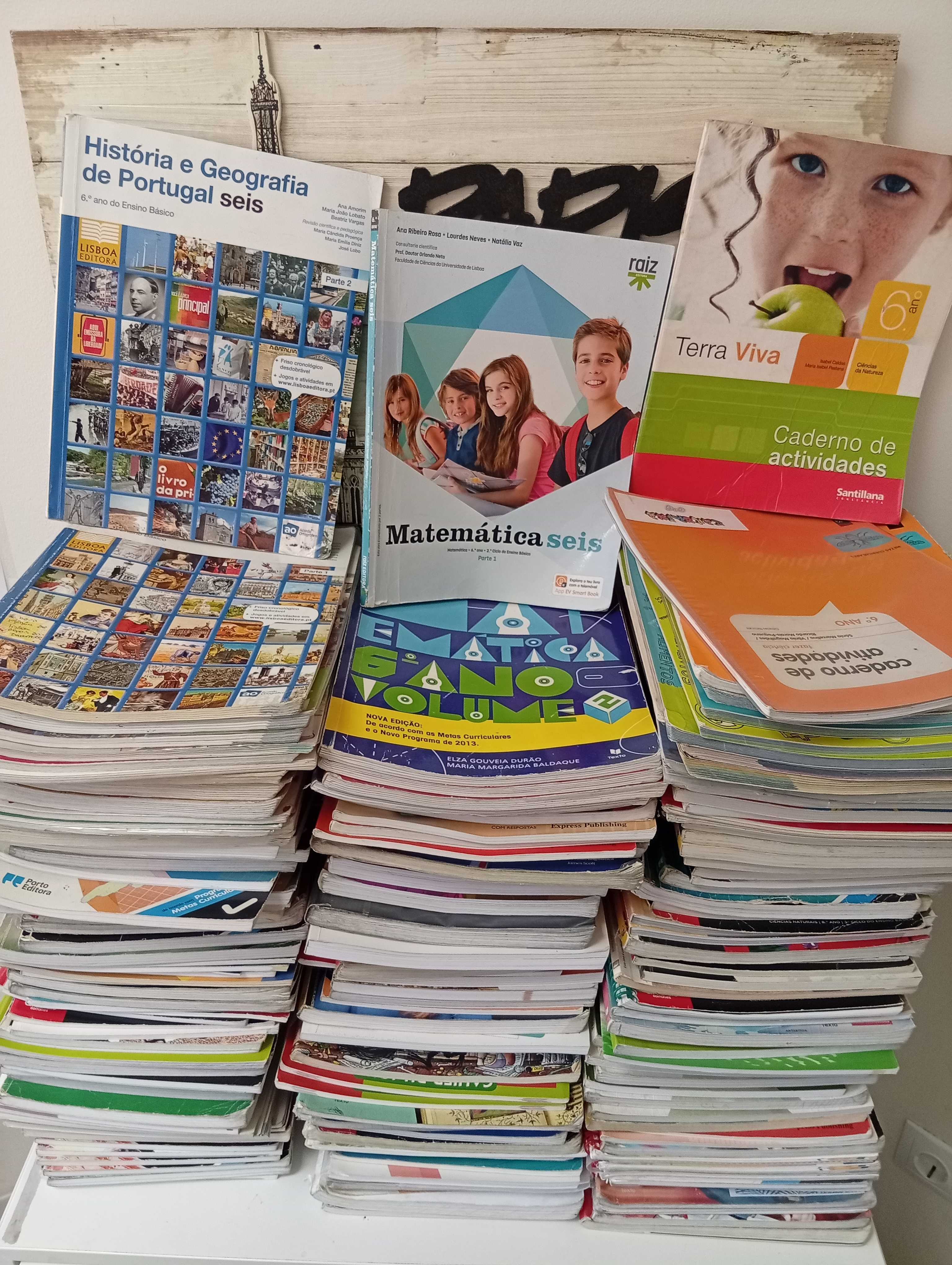 Livros escolares variadas disciplinas, anos e épocas/edições (Unidade)