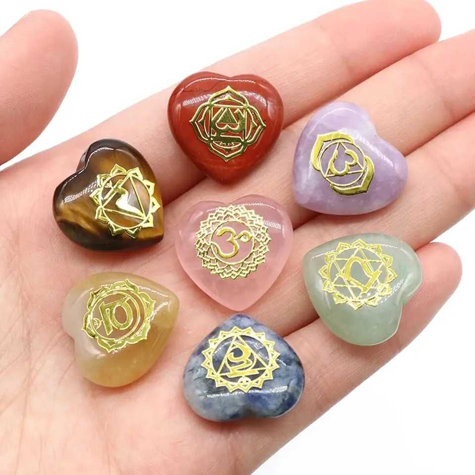 Zestaw kamieni czakralnych w kształcie serc  7szt joga medytacja