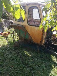 Трактор був в робочуму стані ще на ньому є розподільники більше деталь