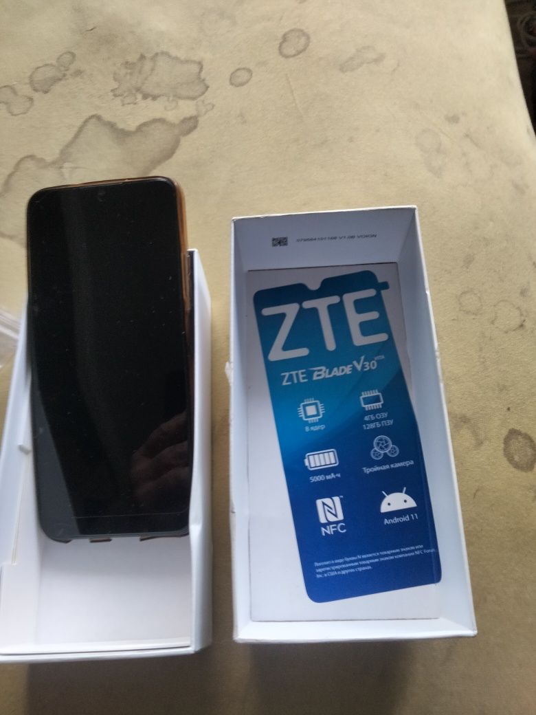 Телефон ZTE 8030 пользовался меньше полгода