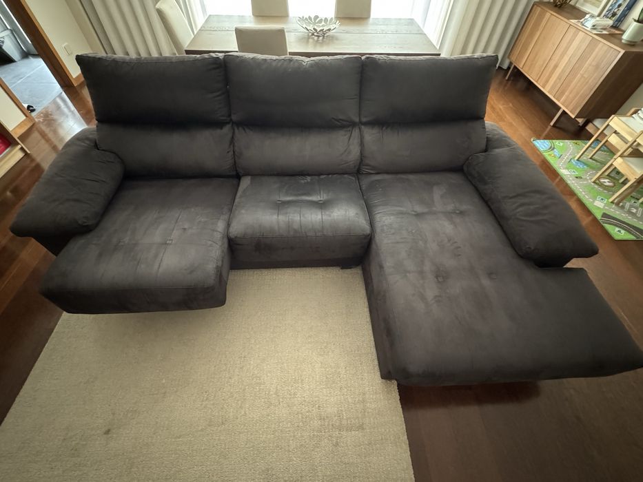 Sofá com chaise longue cinza antracite