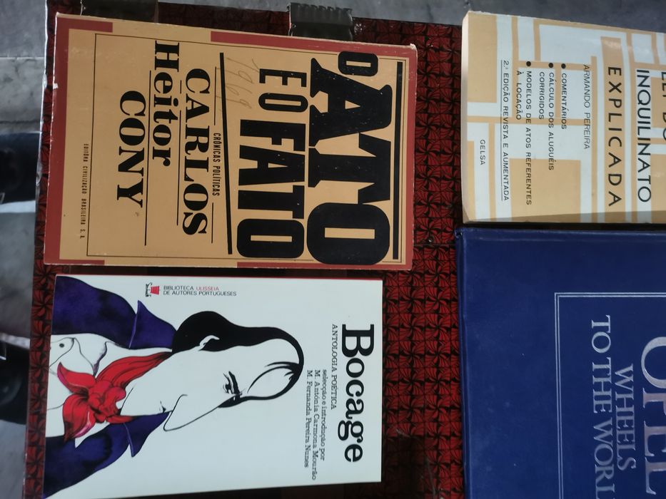 Vários livros antigos