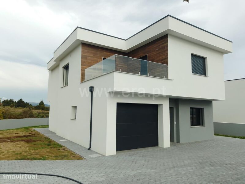 Moradia Isolada T4 / Covilhã, Boidobra