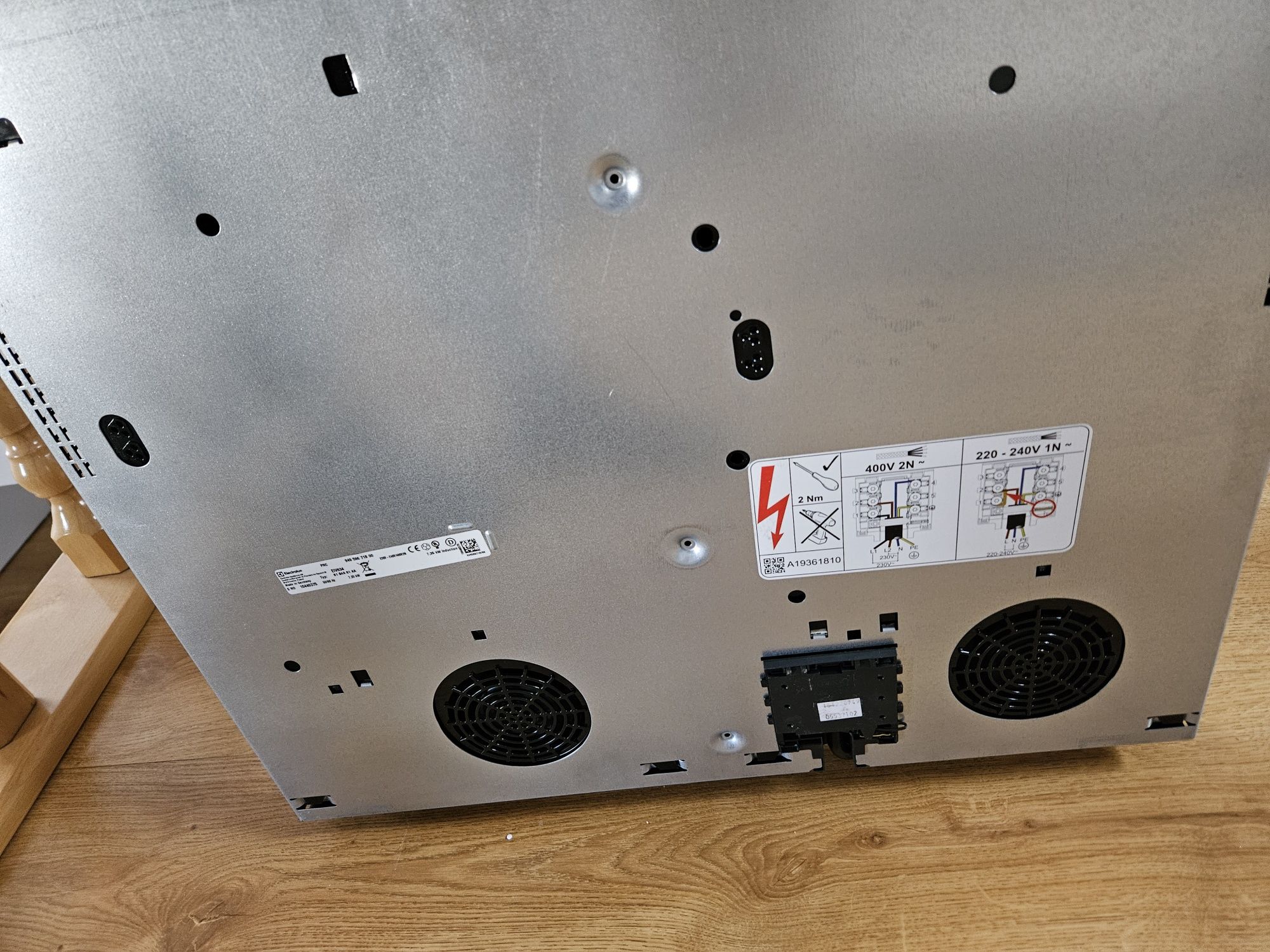 Płyta indukcyjna elektrolux eiv 634 uszkodzona