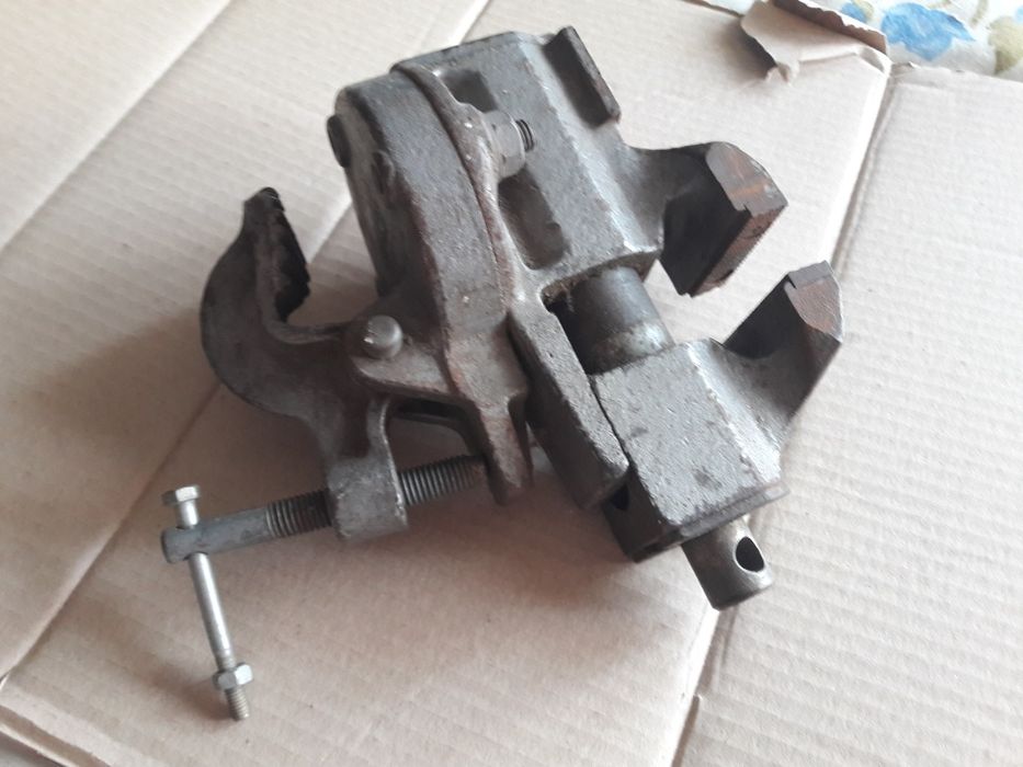 Тиски старые советские