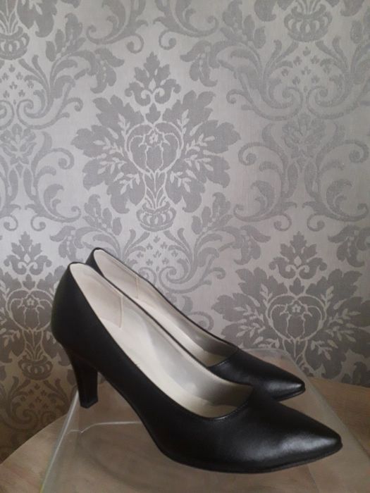 Buty na obcasie-nowe.