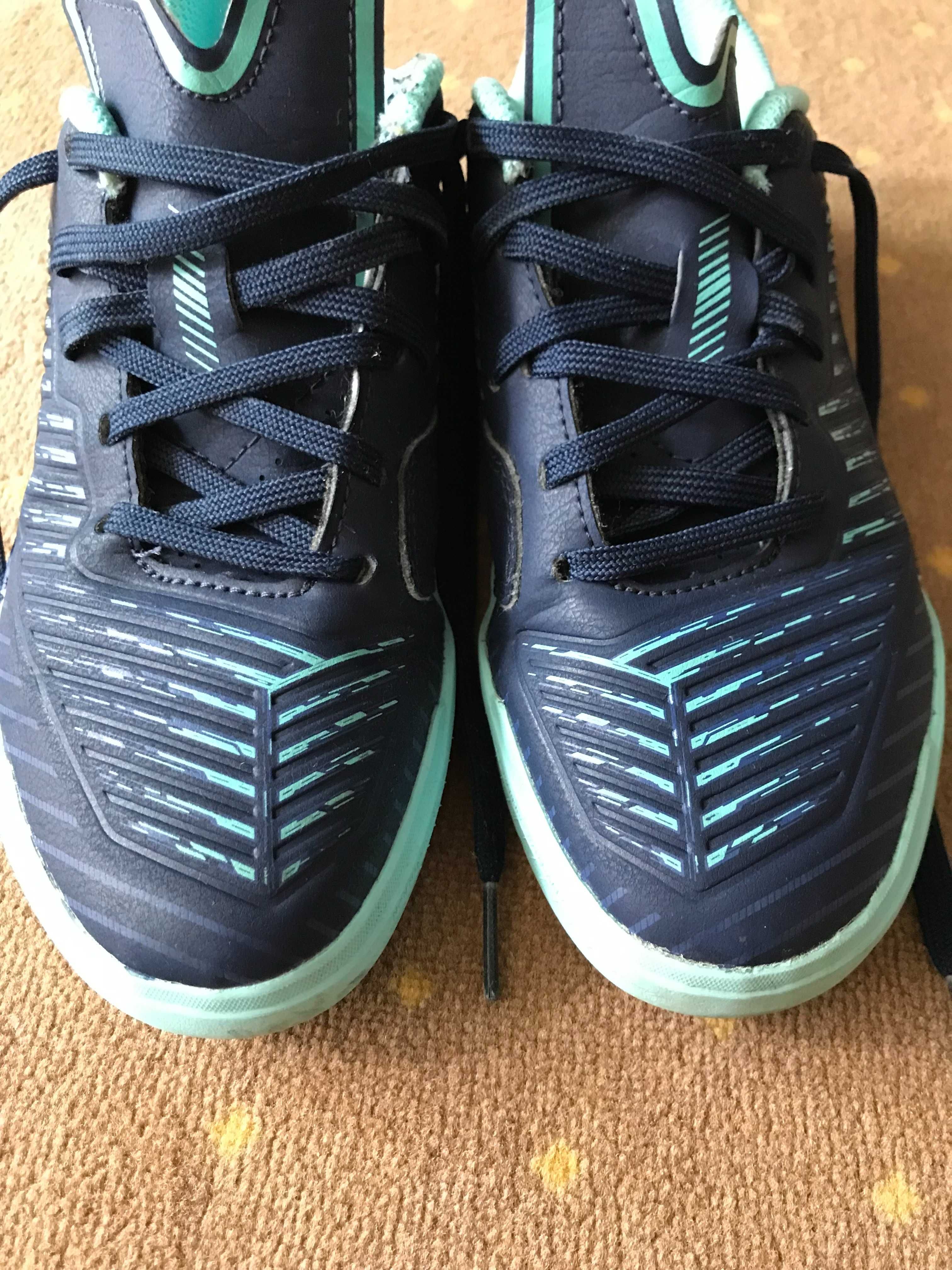 Buty chłopięce do gry w piłkę halową halówki r.35