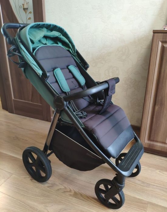 Прогулянкова коляска Carrello Bravo Plus
