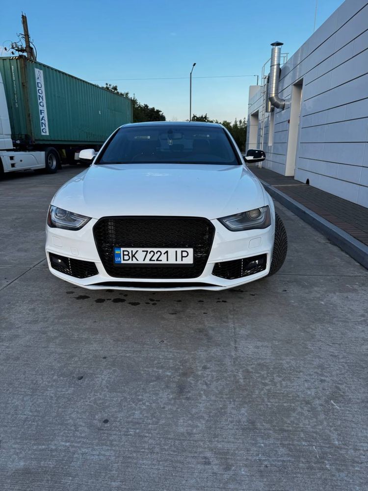 Audi A4 Premium S-Lain 2013 rest