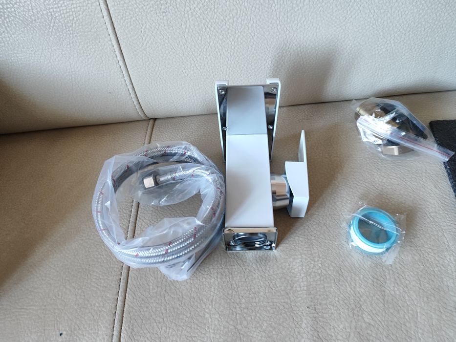 Świecąca bateria biala mosiądz