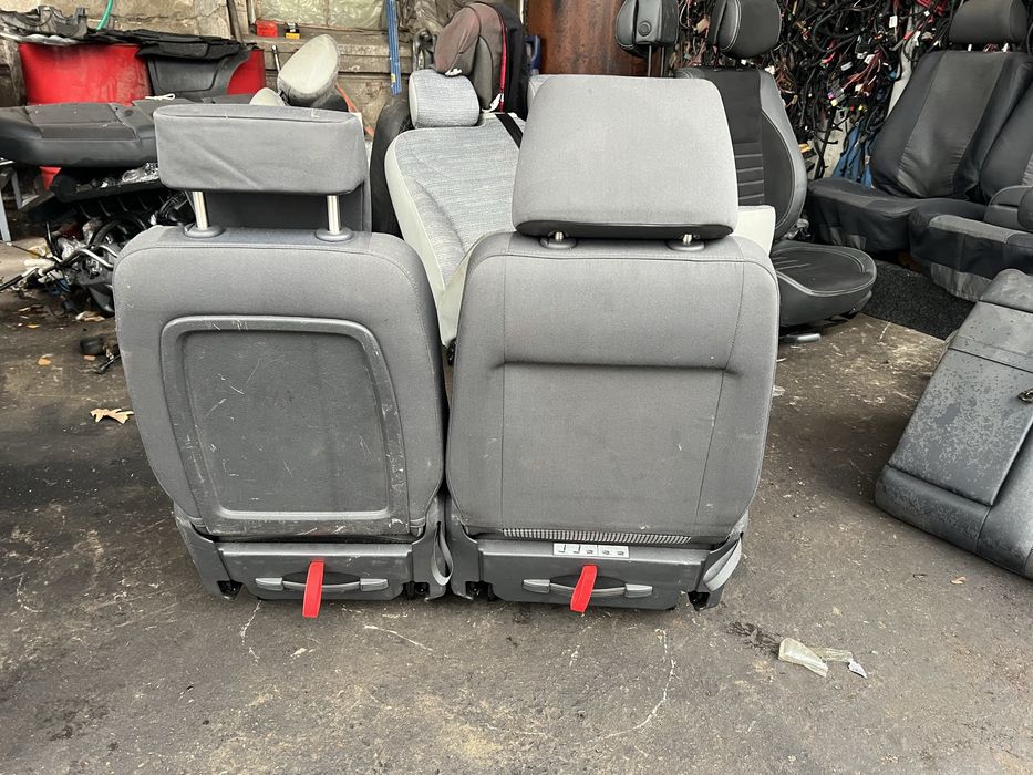 Продам сиденья зад ряд 2 шт фольц тоуран оригинал