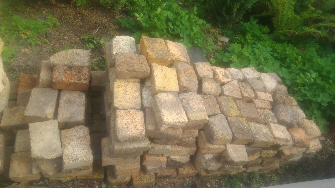 Продам огнеупорный кирпич.(половинки)