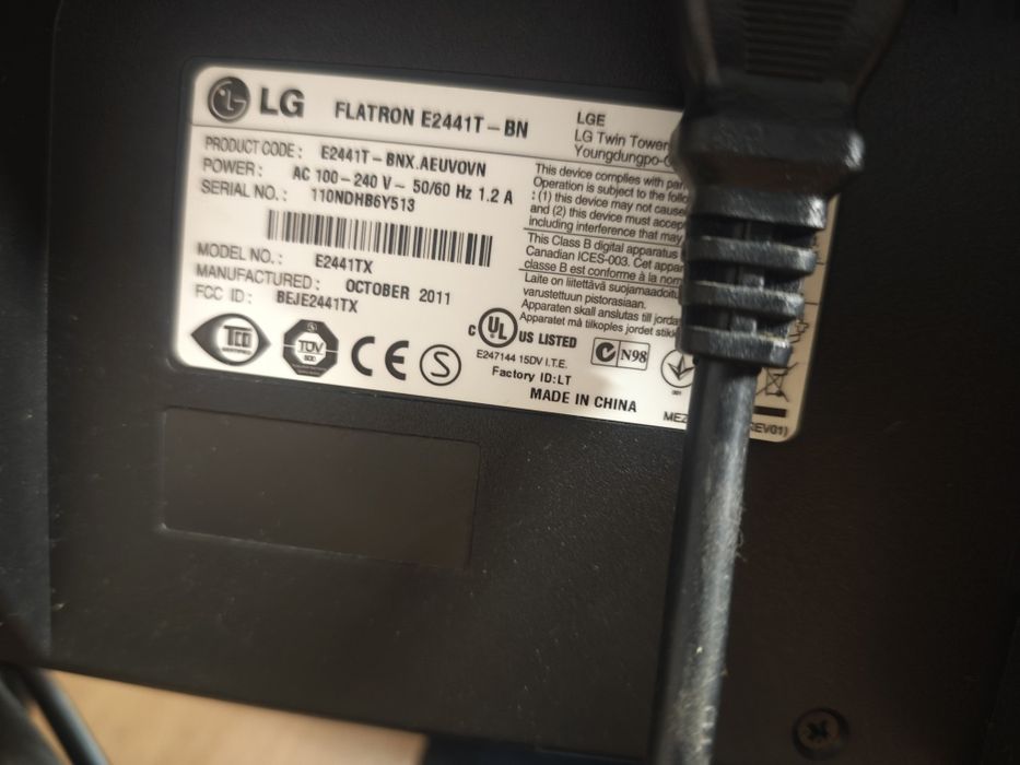 Стационарный компьютер Lenovo + монитор LG 21,5''+ клавиатура, мышь