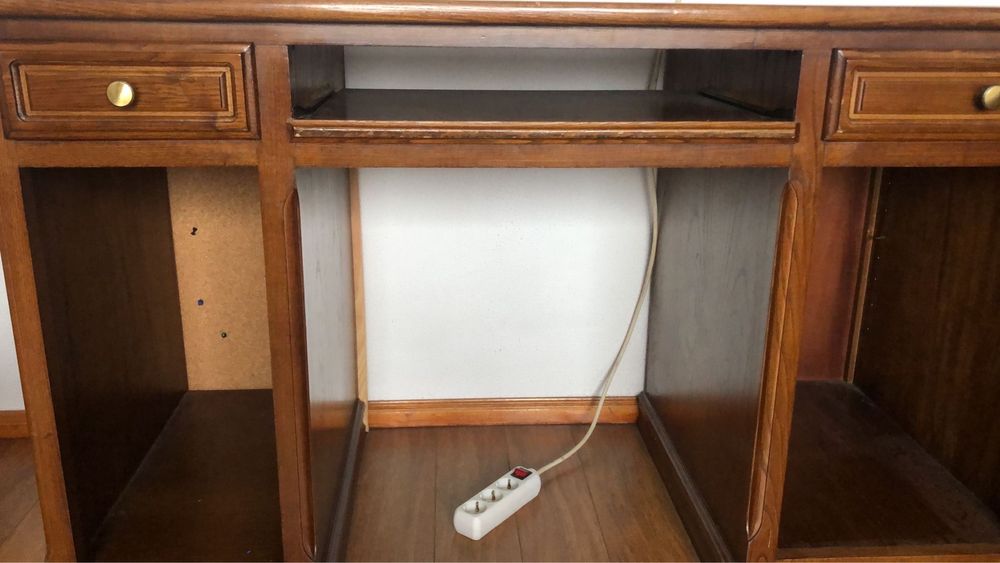 Secretária em madeira maciça