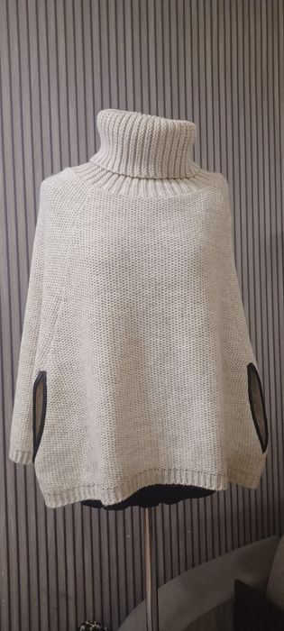 Damskie ponczo z golfem