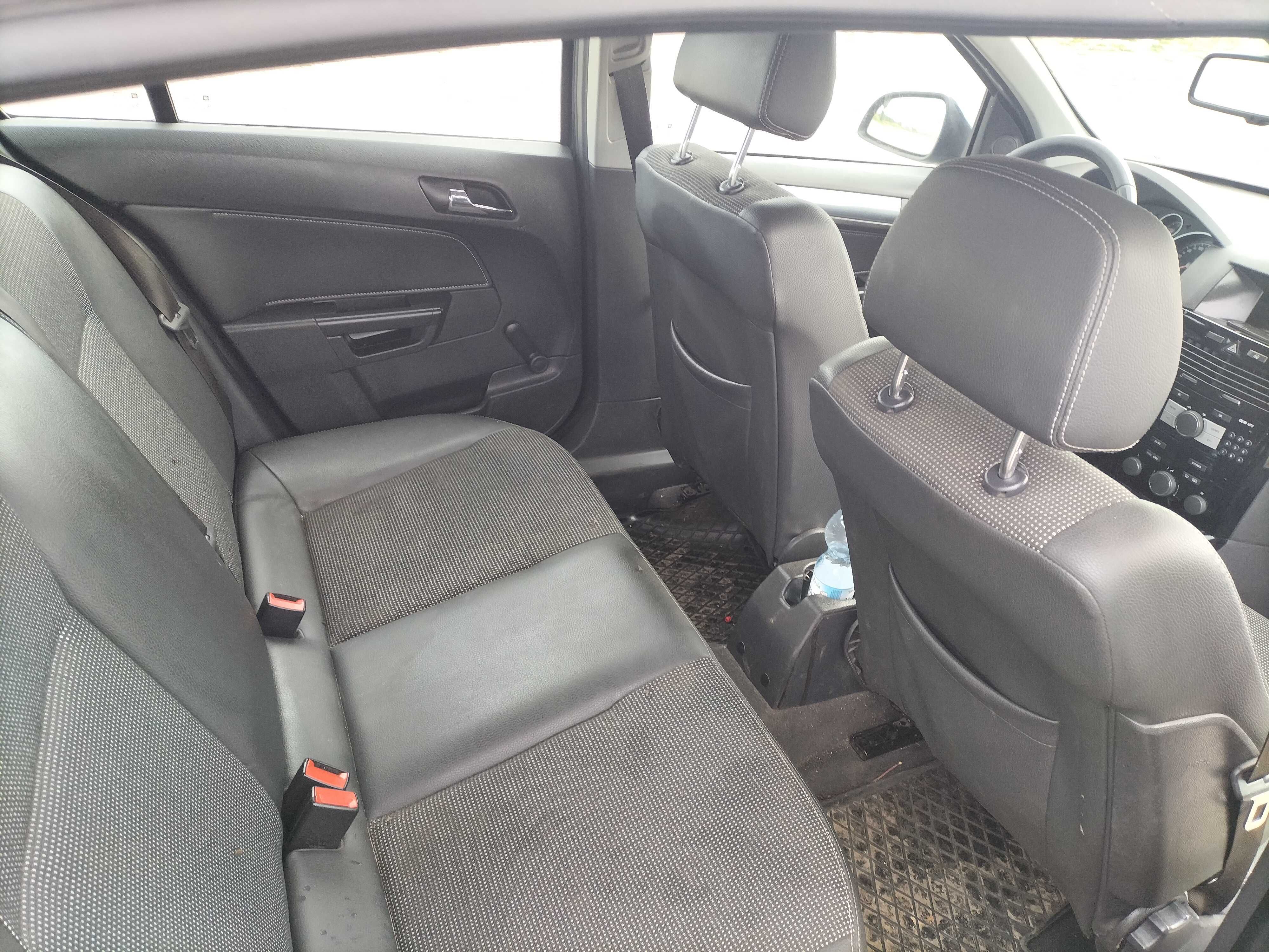 Opel Astra  H  1,4 90 KM nowe opony