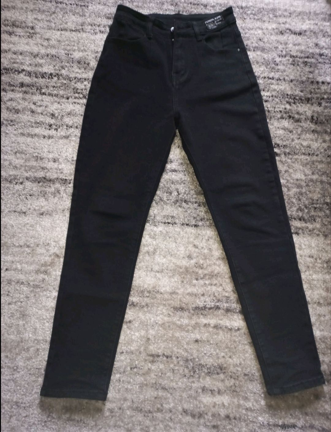 Продам жіночі джинси чорного кольору