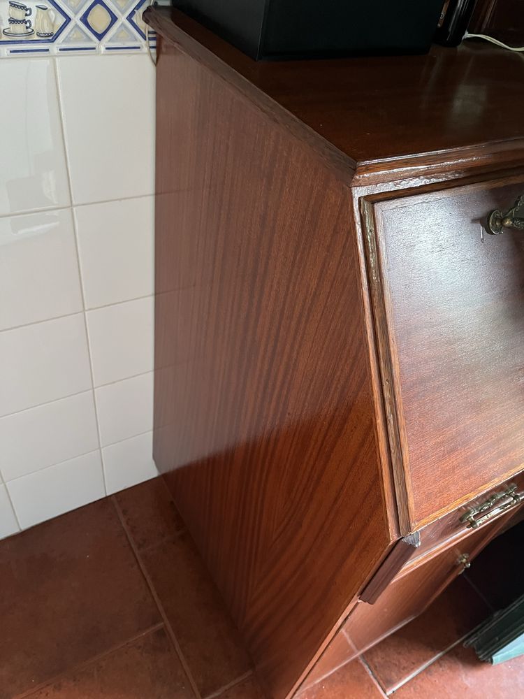 Escrevaninha em madeira de cerejeira