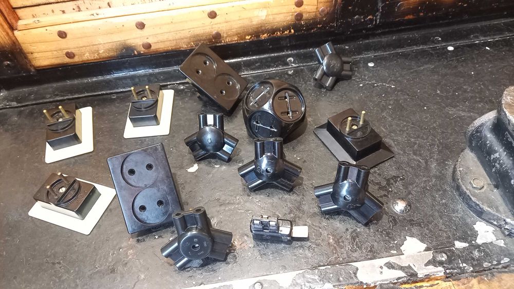 Выключатели света,розетки,тройники в розетку  ГДР/СССР