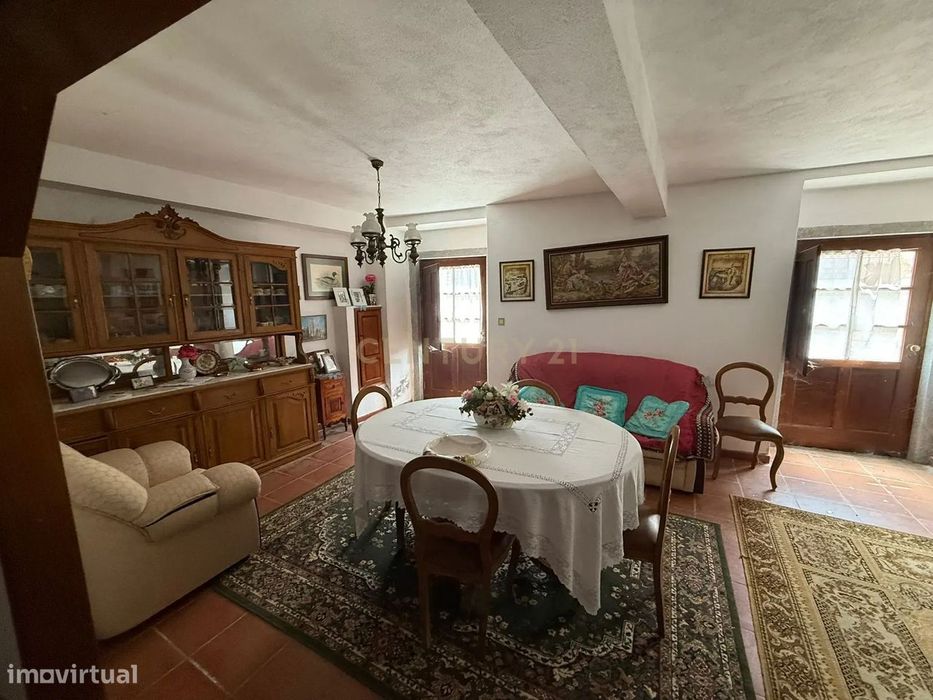 Casa T4 com Vista para Montanha em Vimioso - 80.000€