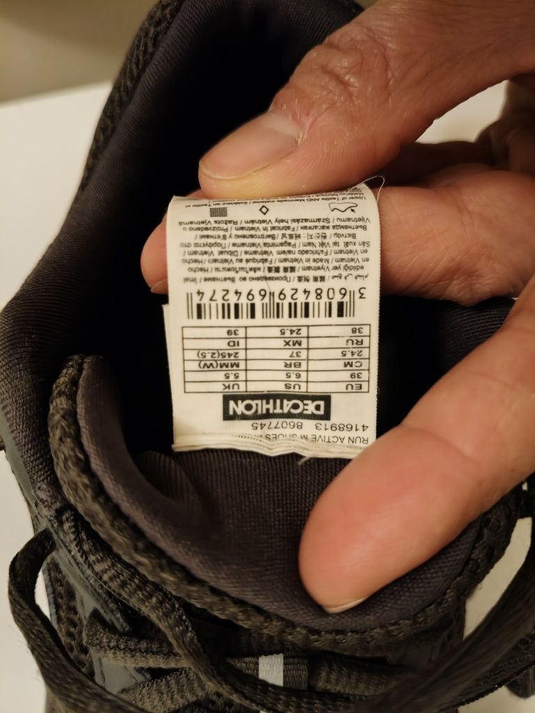 Tênis da Decathlon 39