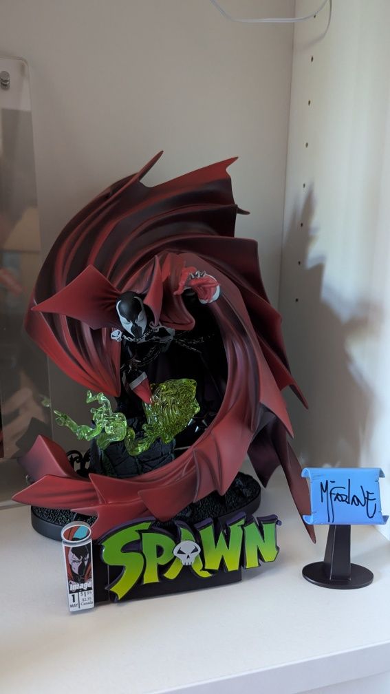 Estátua McFarlane Spawn - Black, White & Red all over