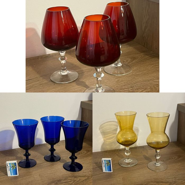 Kolorowe szklo, kieliszki PRL.