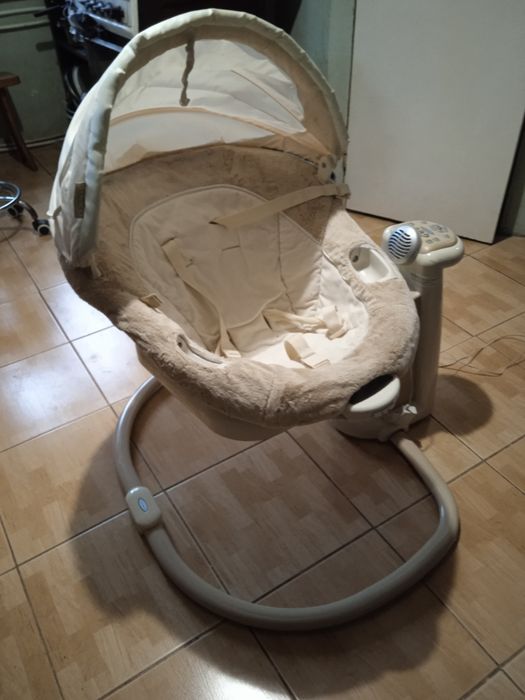 Продається гойдалка для немовлят Graco Sweetpeace