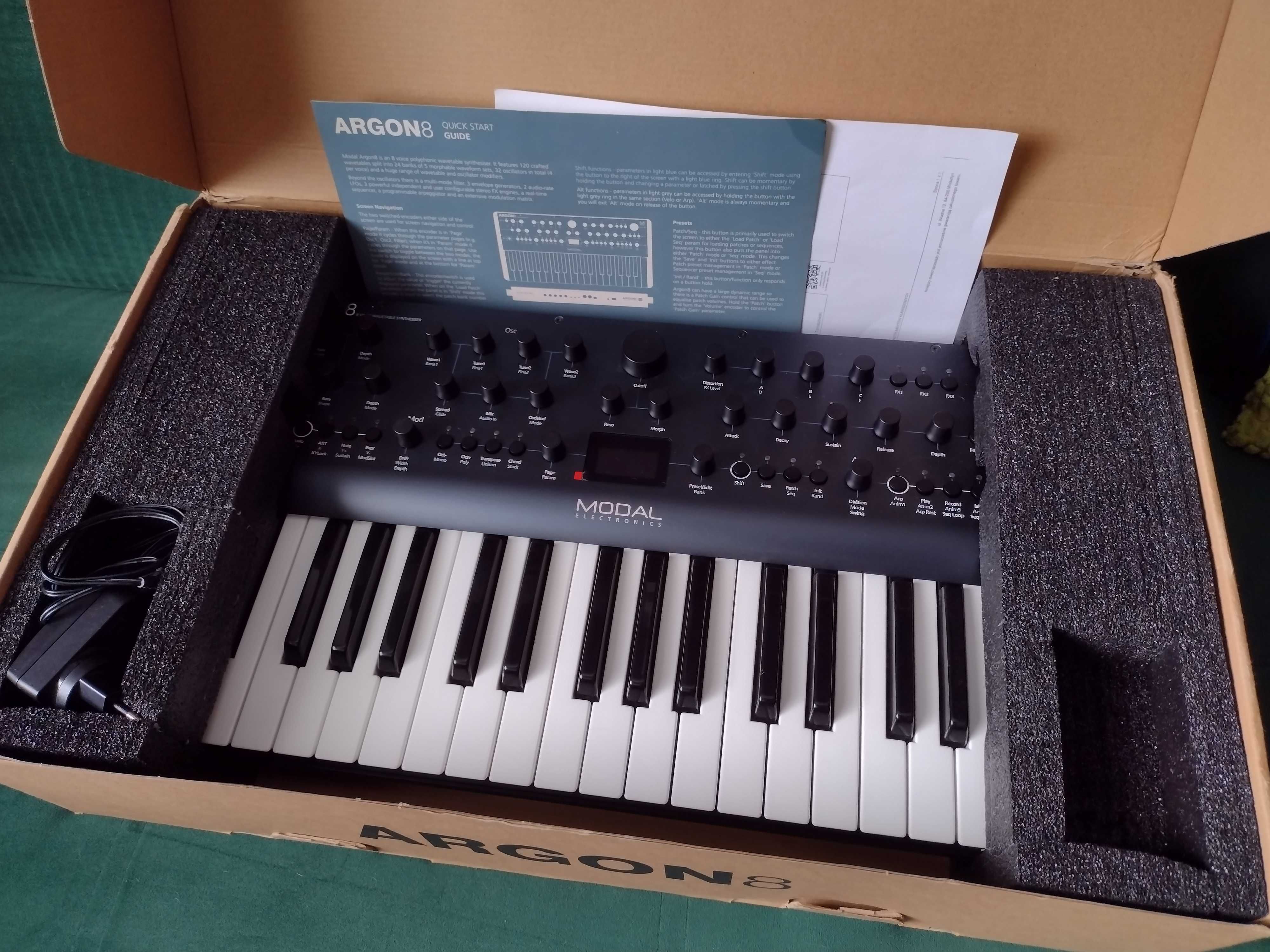 Modal Argon8 syntezator