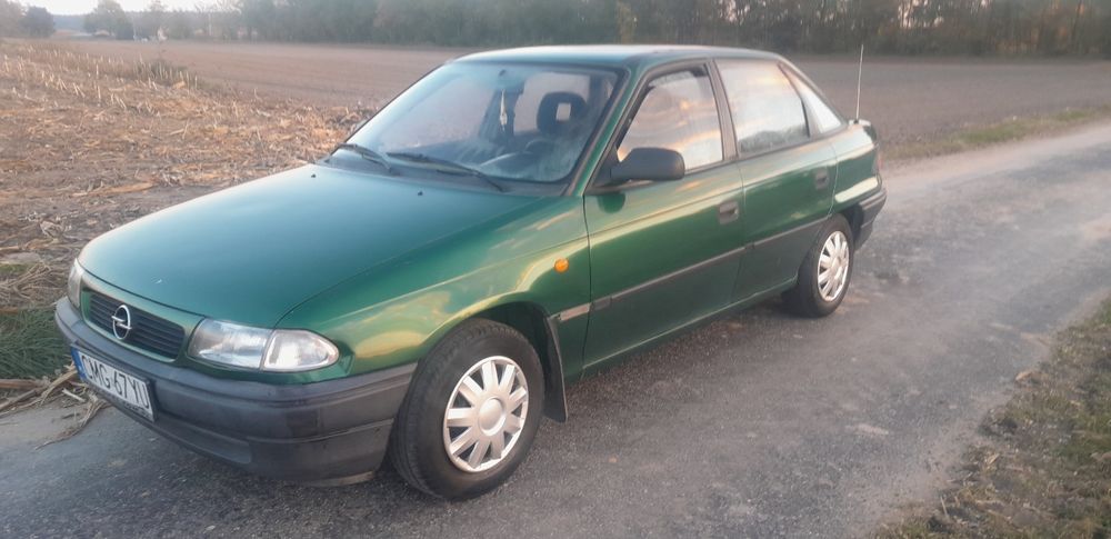 Opel Astra 98r.,1.4 8V,zadbana,hak,długie opłaty.CENA:2,,500