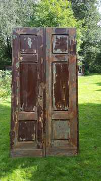 Stare zabytkowe duże drzwi. 255 x130 cm
