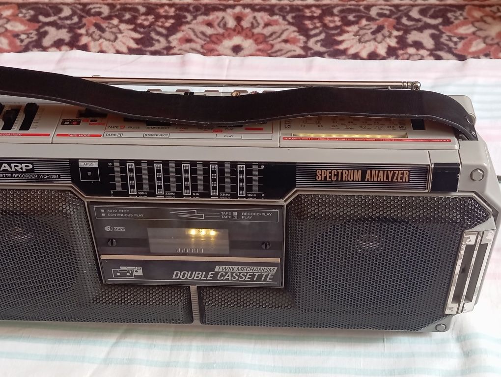 Продам магнитолу Sharp WQ-T251