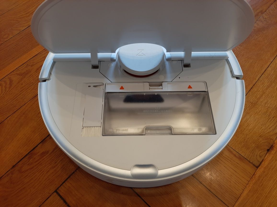 Robot sprzątający odkurzacz