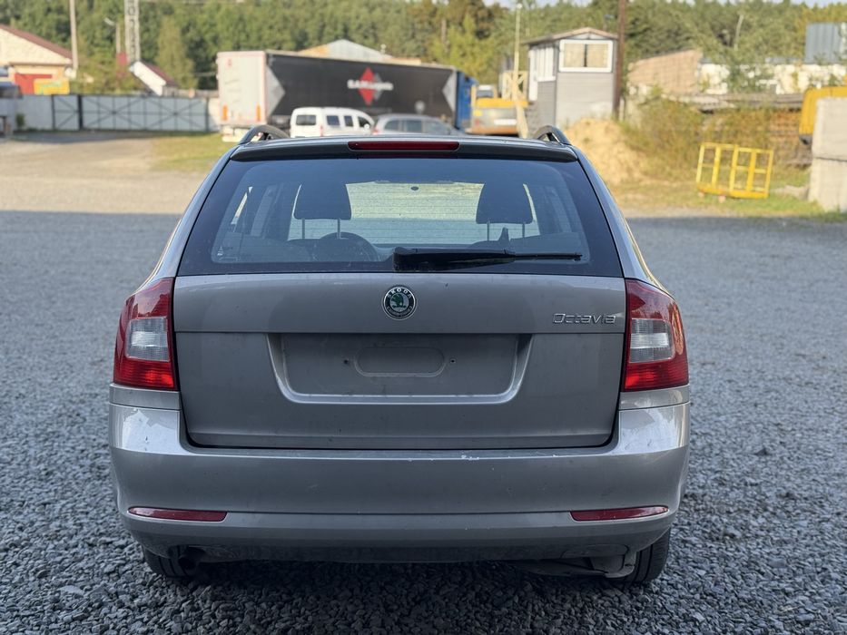 Кришка багажника  стоп задній бампер шкода октавія а5