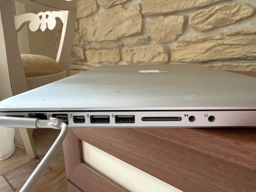Продам MacBookPro 2011