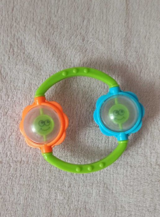 Grzechotka uśmiechnięte buźki