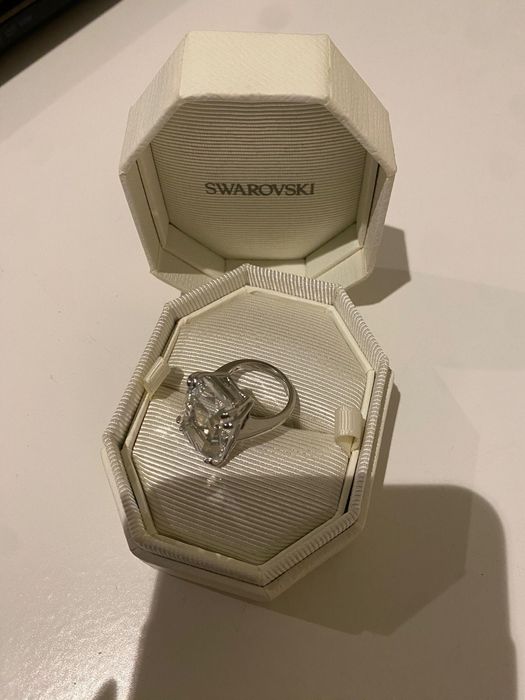 Anel Swarovski novo