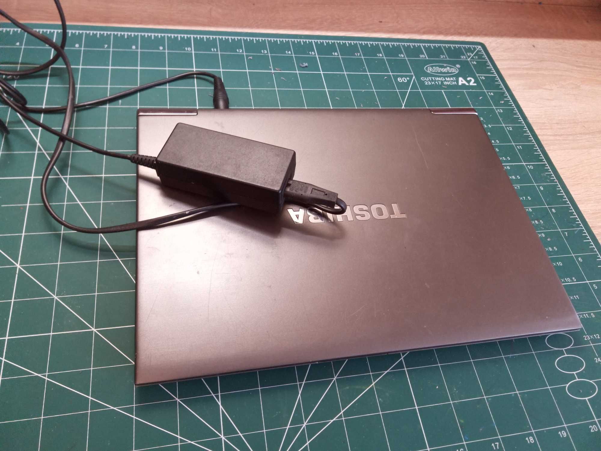 Ultra cienki laptop Toshiba Portege Z930, intel i5-3427U, SSD zasilacz