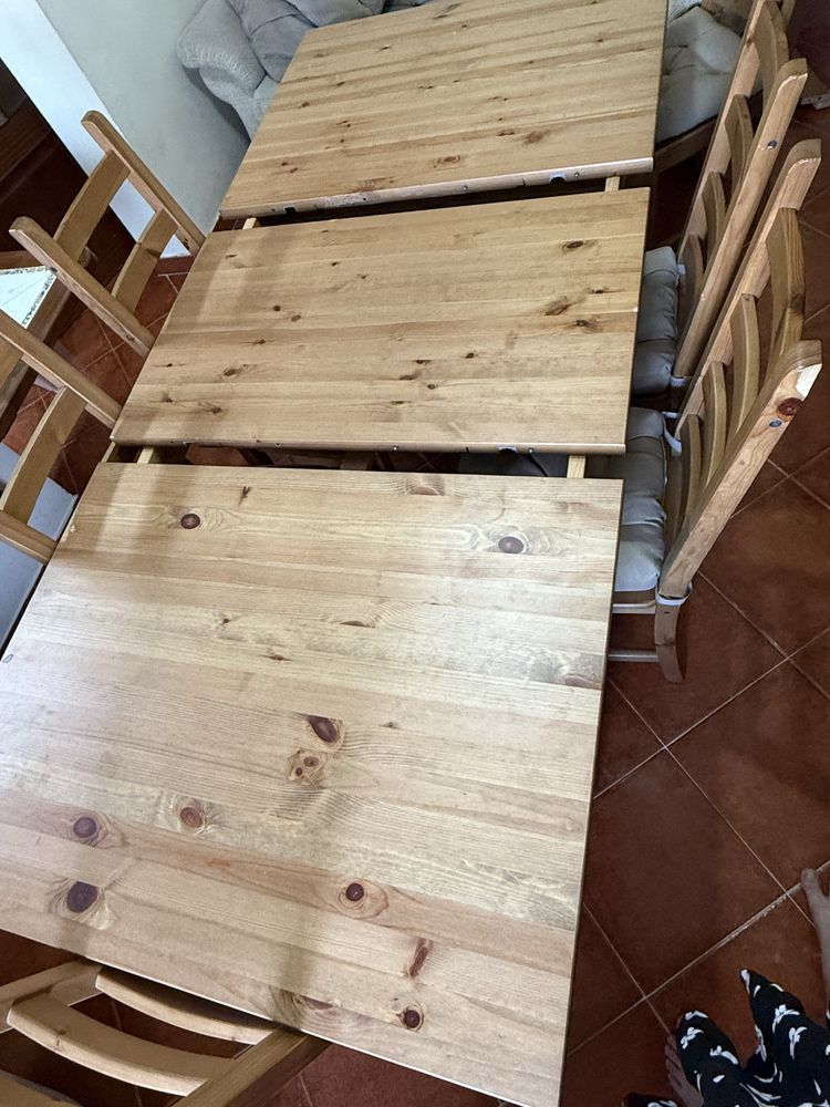 Mesa com 6 cadeiras extensível