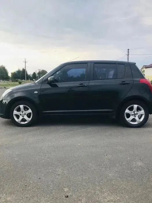 Suzuki Swift авто