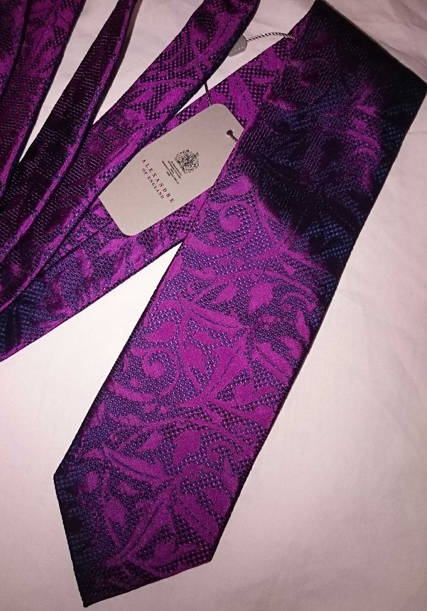 Крутезна шовкова краватгка Alexandre of England на подарунок.