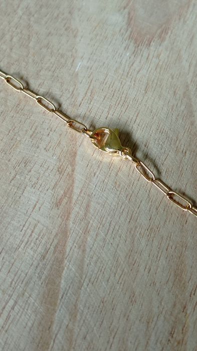 Przecena, Naszyjnik z kwarcu różowego w złotym, metalowym okuciu