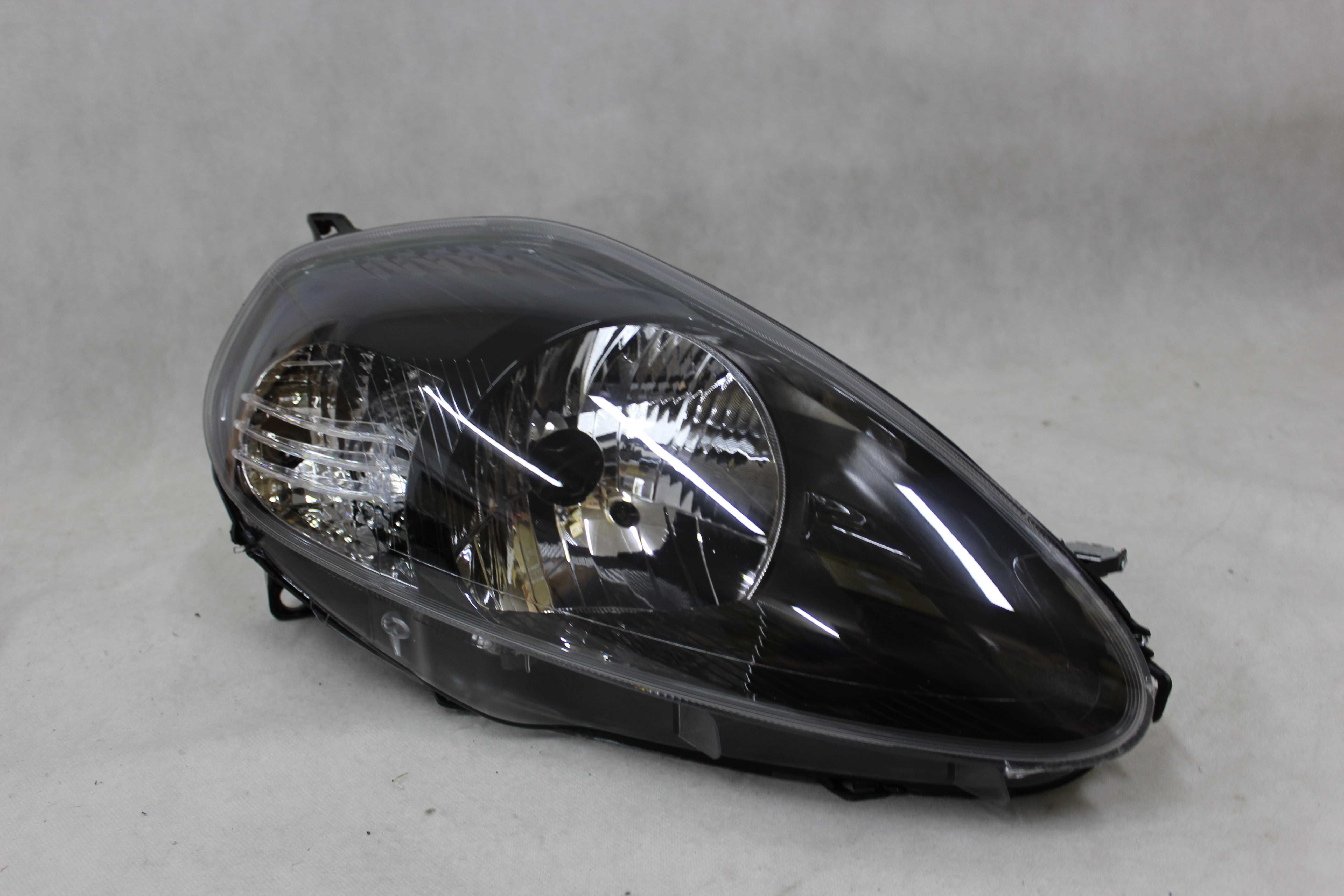 Lampa prawa reflektor przedni przód FIAT GRANDE PUNTO 05-09 Czarna !