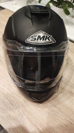 Kask motocyklowy z szybą Antypara