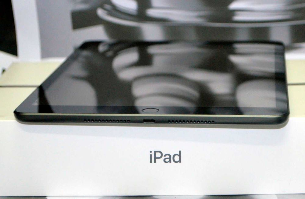 Планшет Apple iPad 8th Gen 2020 10.2 128GB WiFi+LTE c Гарантией