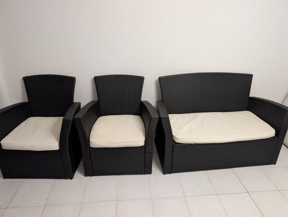 Mesa e cadeiras para jardim