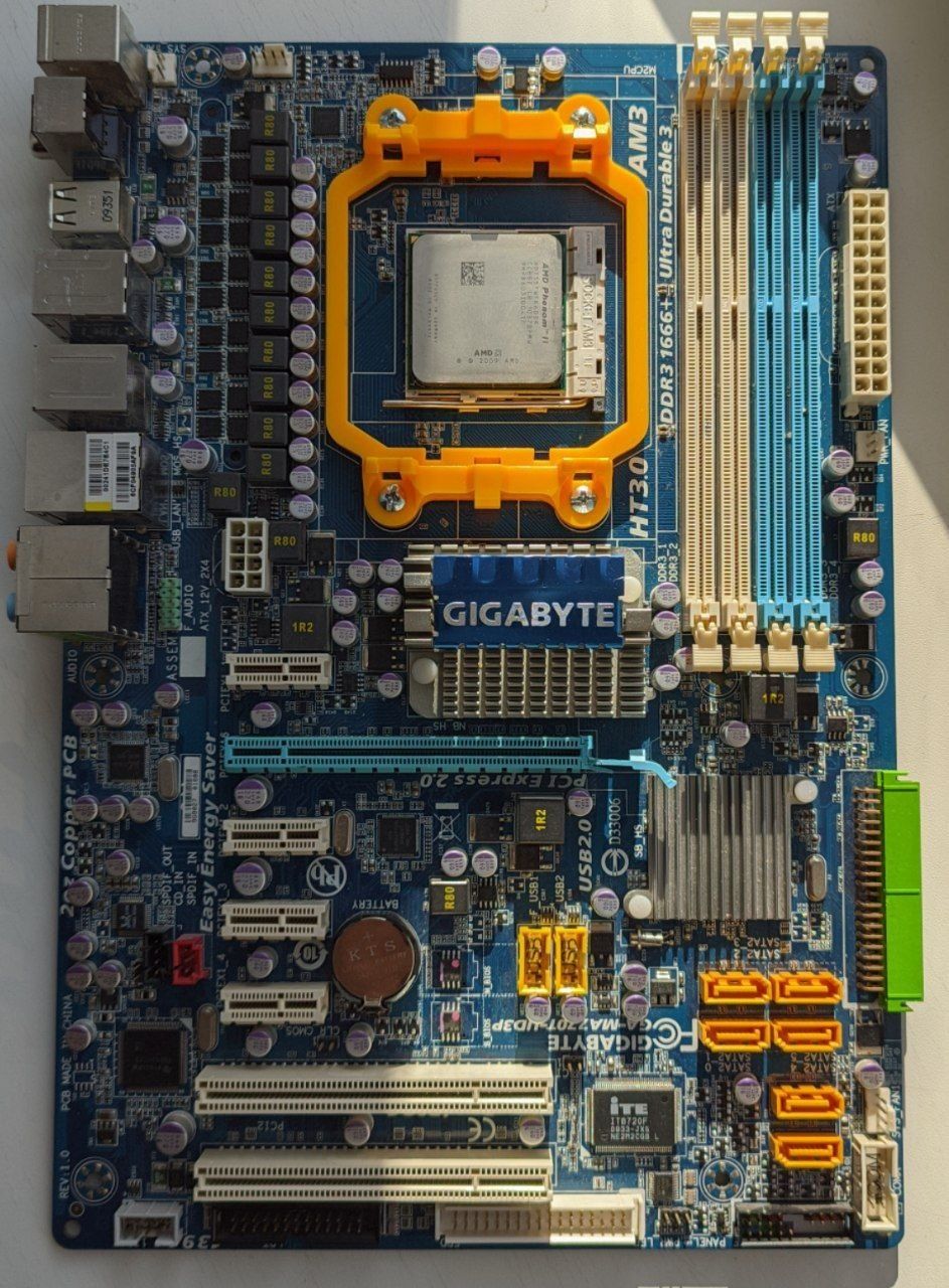 Материнская плата GIGABYTE GA-MA770T-UD3P