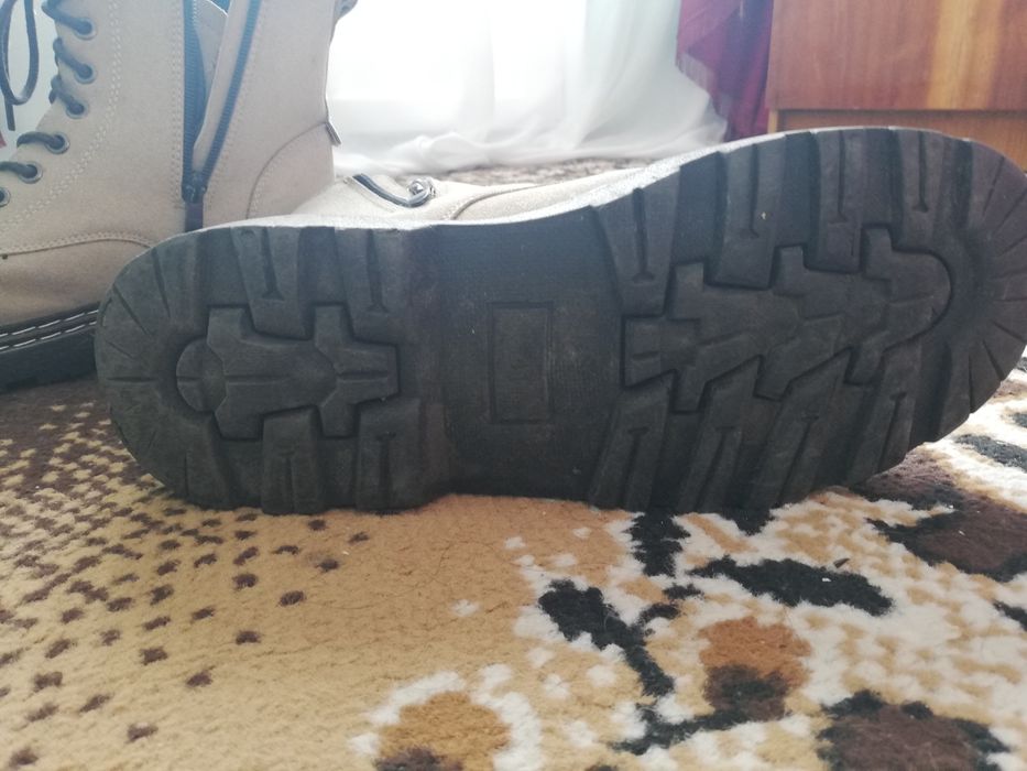 Черевики  жіночі.