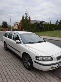 Sprzedam auto osobowe Volvo V70 combi z roku 2001